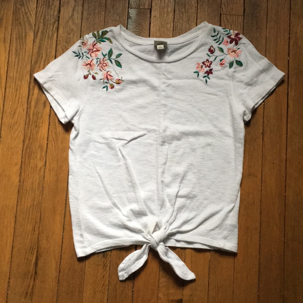 Tied white top